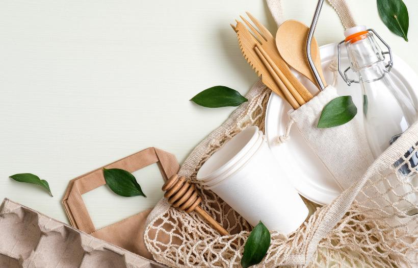 Sustainable food packaging and cooking utensils